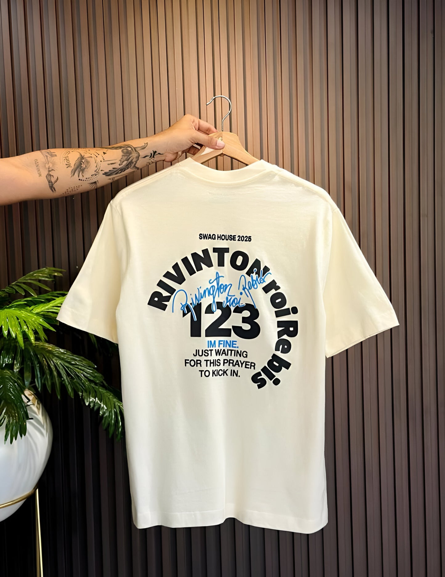 Camiseta Divine 123